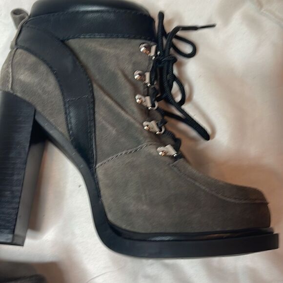 Nine West Platform Smokino Suede Lace Up Bootie Heels. Size 7.5. - Picture 4 of 9